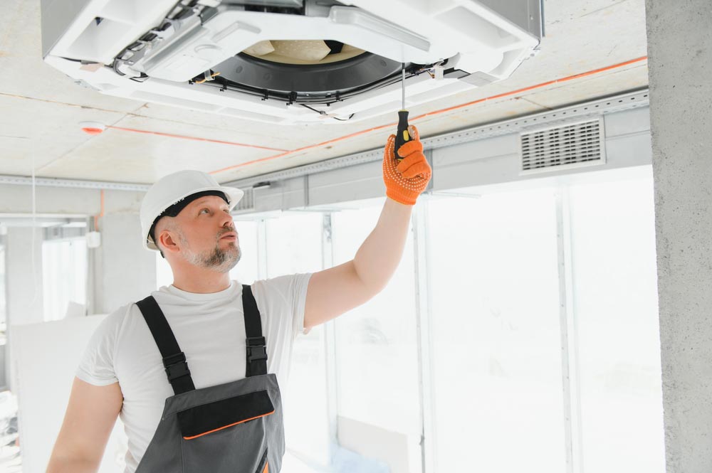 HVAC Technician Repairing AC system Sparta, TN HVAC Technician Repairing AC system Sparta, TN